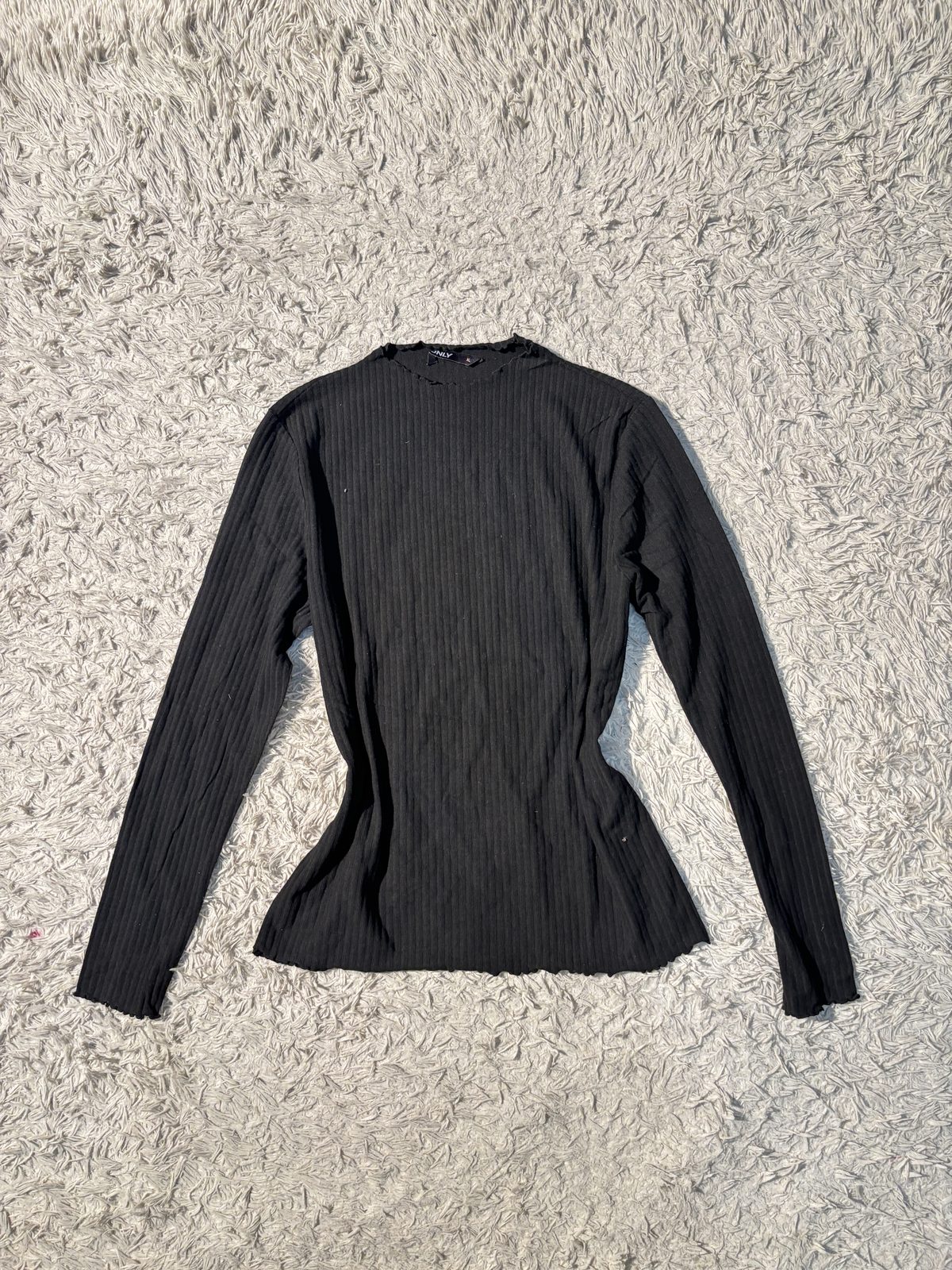 Black Scalloped Ribbed Long-Sleeve Tee — view 1